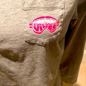Women’s Vineyard Vines 🐳 long sleeved grey tee. Size small. BNWOT